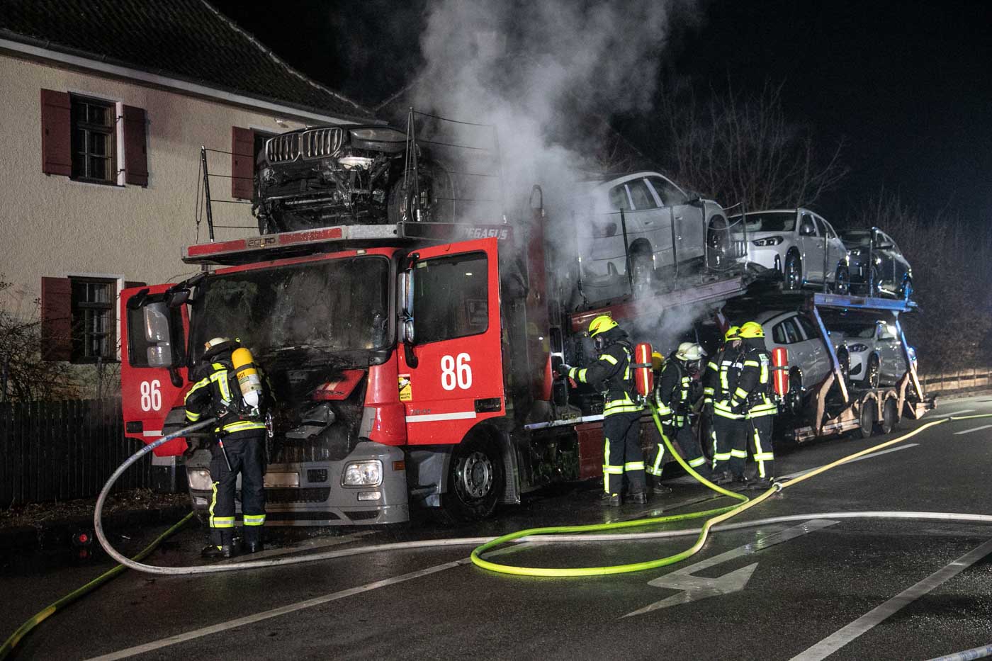 Brennender LKW Legt Verkehr Lahm