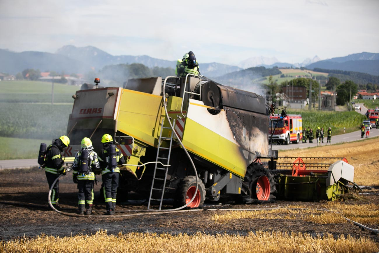 M Hdrescher Steckt Feld In Brand