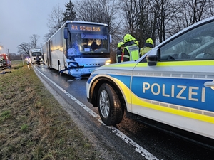 Schwerer Verkehrsunfall zwischen Grassau und Übersee