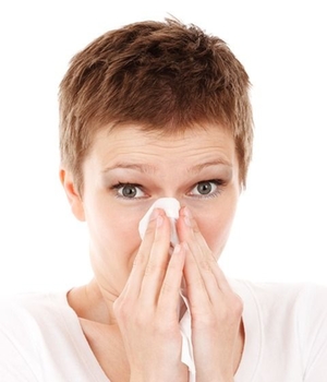 allergie-grippe-niesen-taschentuch
