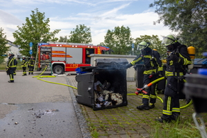 Feuerwerk Containerbrand 