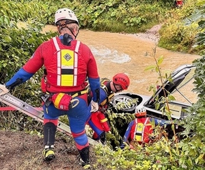 Auto in Bischofswieser Ache gerollt