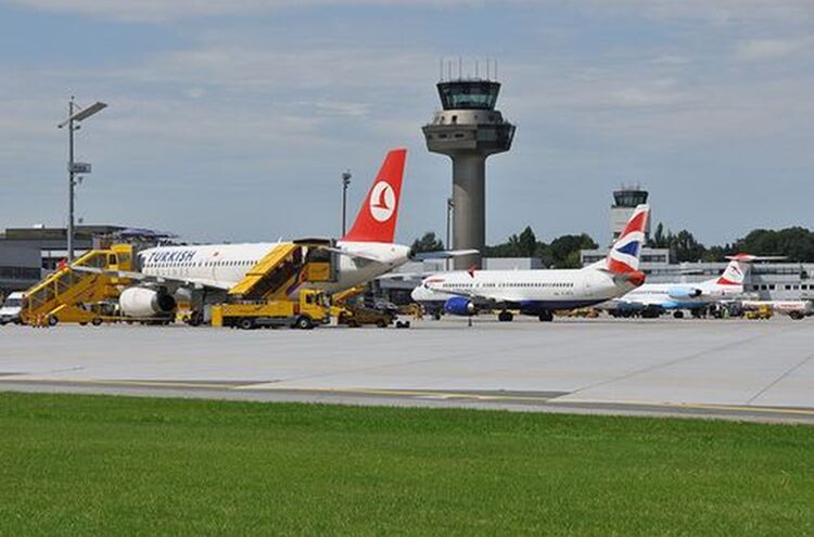 Flughafen Salzburg Symbolbild