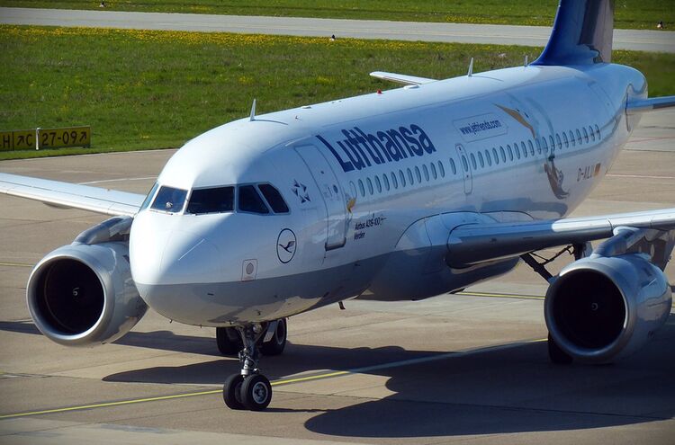 Lufthansa Flugzeug Symbolbild