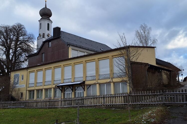 Nussdorf Alte Schule Dorfplatz