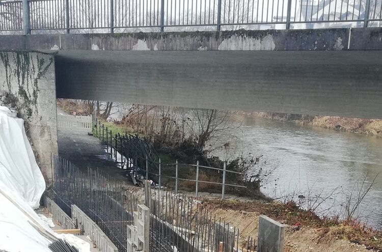 Trostberg Arbeiten Fuer Die Hw Mauer 1