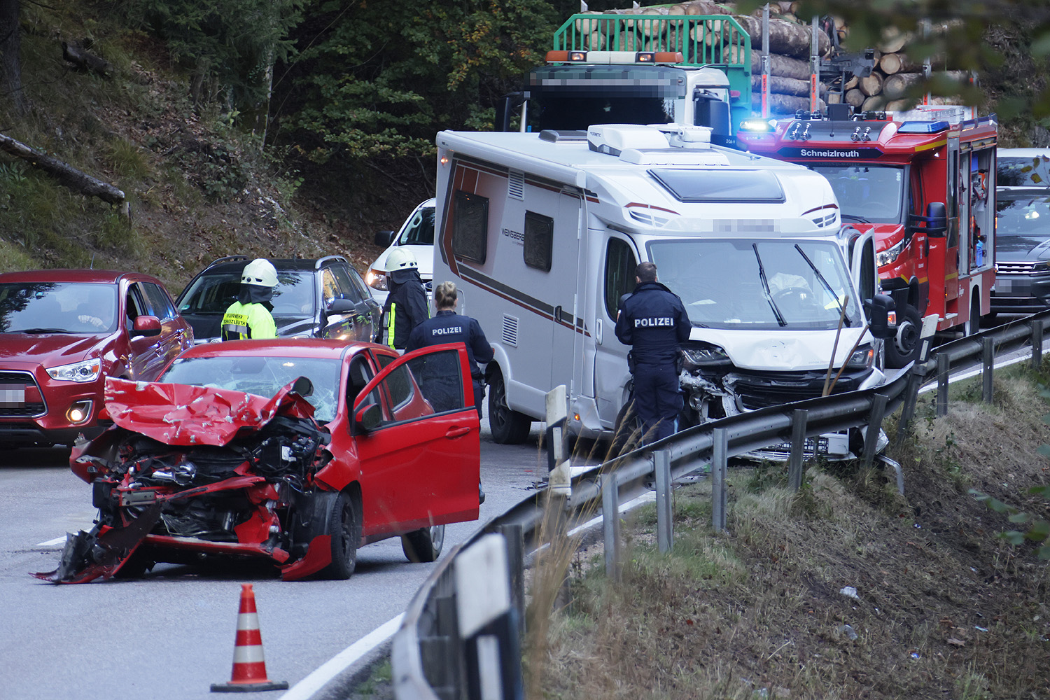 Starke Behinderungen Nach Frontalcrash